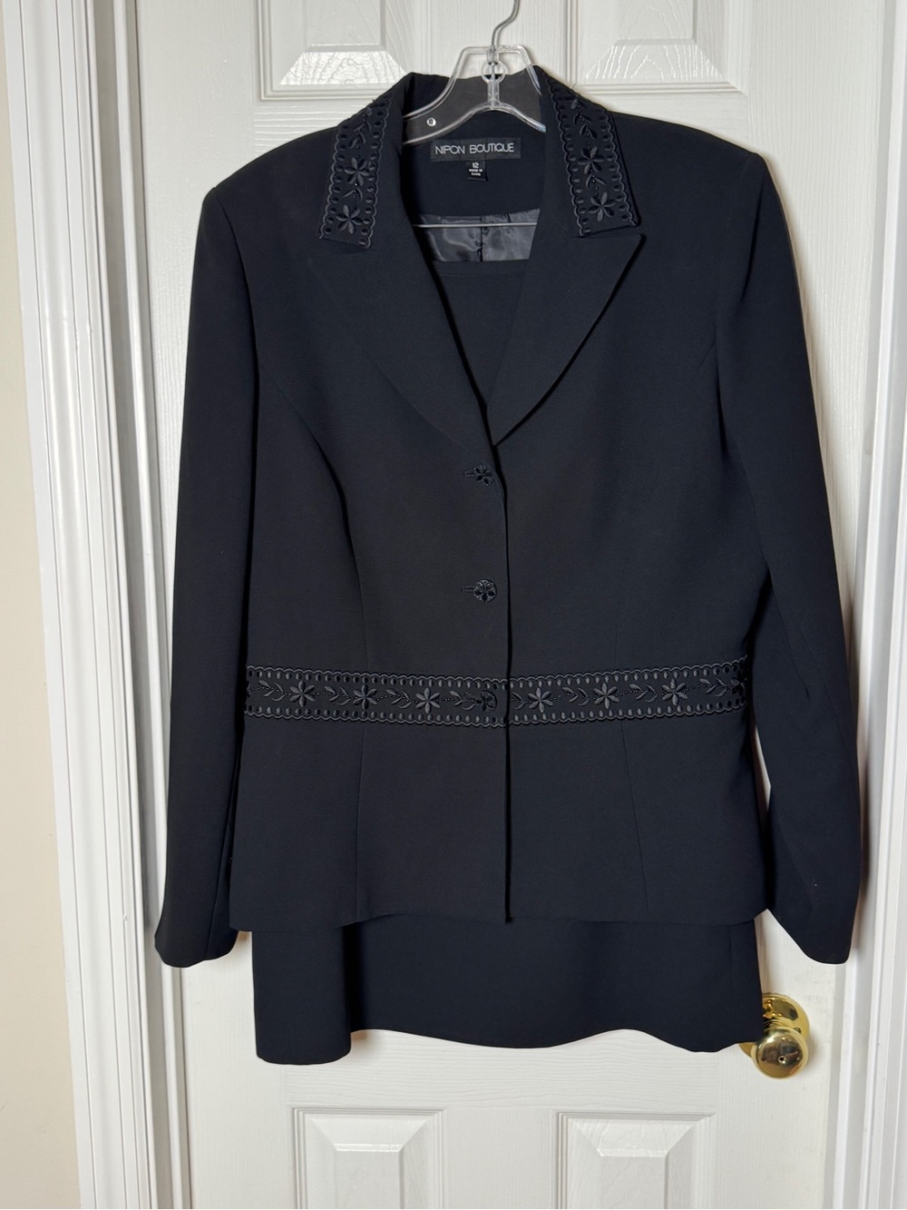 Nipon Boutique Black Embroidered Waist and Collar Blazer w/matching skirt Sz 12